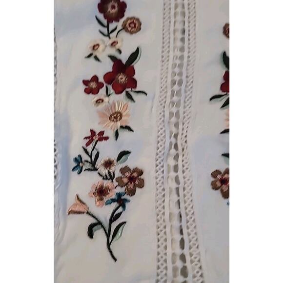 White Embroidered Crochet Crop Top XS Fairy Festival Coquette Dainty Romantic - Picture 5 of 7